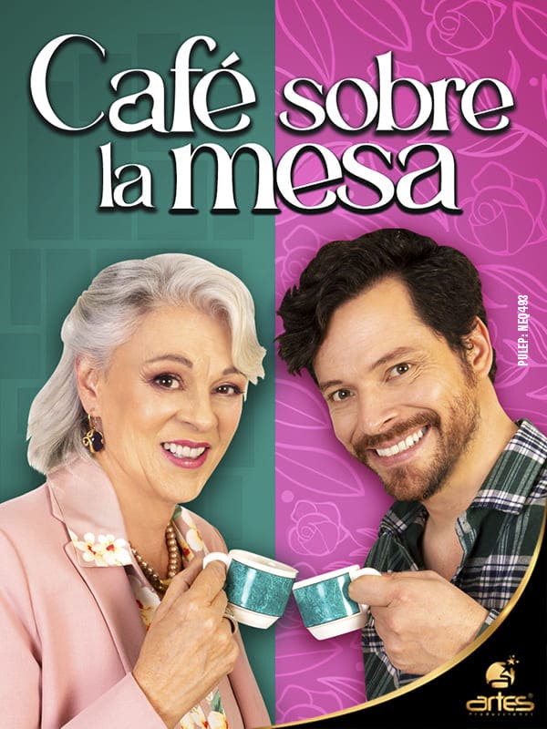 Café sobre la mesa