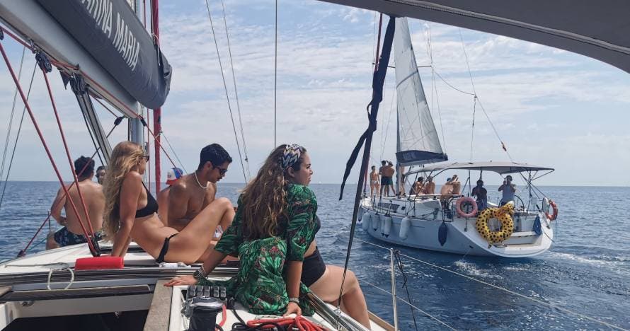 Salida en velero 2 horas por Barcelona