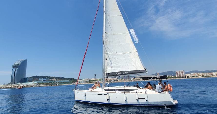 Salida en velero 2 horas por Barcelona