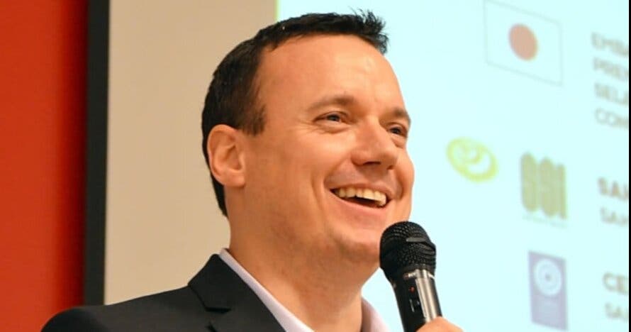 Cata de sakes secos y sakes dulces en el Mercado de la Boquería