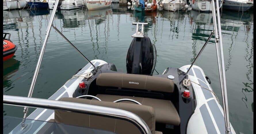 Alquiler o Tour en el Brig Eagle 6, una lancha motora de lujo