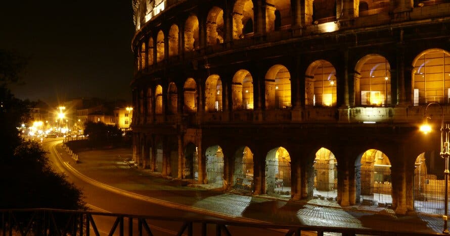 Free Tour nocturno por Roma: historia, arquitectura y mucho más