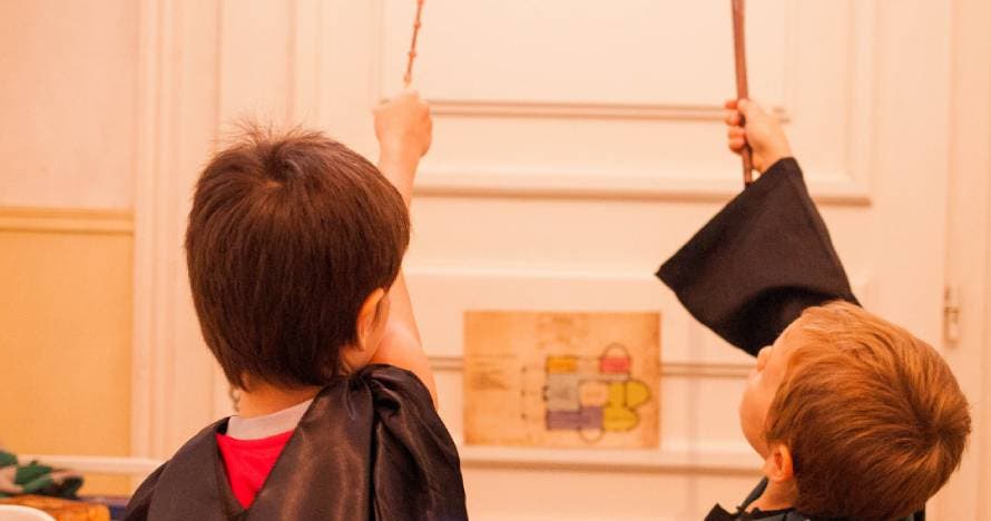 Rescata a los niños atrapados en una escuela embrujada (Escape room)