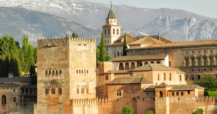 ¿Tienes ya tú entrada de la Alhambra? Visítala con un guía oficial