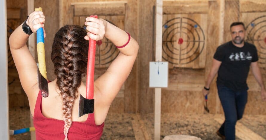 Experiencia vikinga: tiro con hacha e hidromiel en The Axe Club