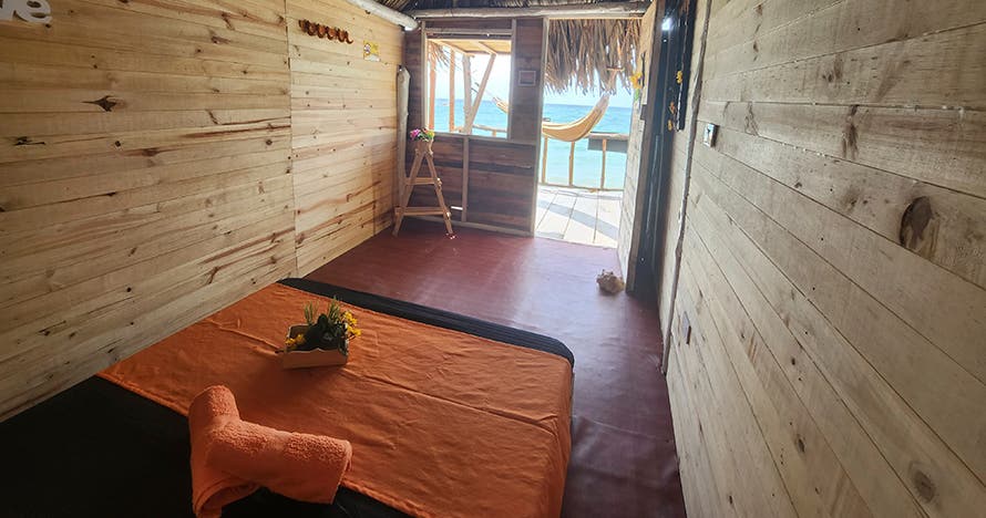 Alojamiento y pasadía en Barú, Jet Set Beach & hostal