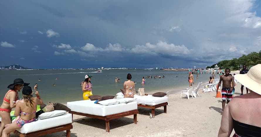 Margaritas Beach Club: tu destino de playa ideal