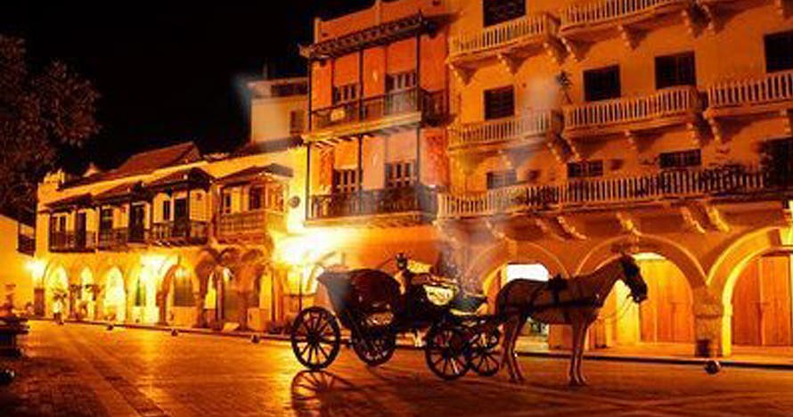 Paseo en coche por la Ciudad Amurallada: historia y encanto