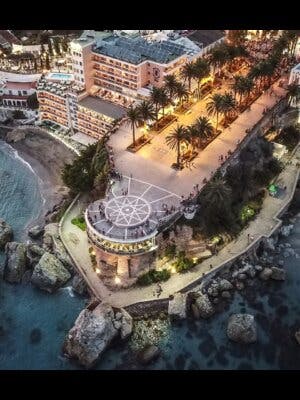 Costa Tropical y Cuevas de Nerja con almuerzo opcional