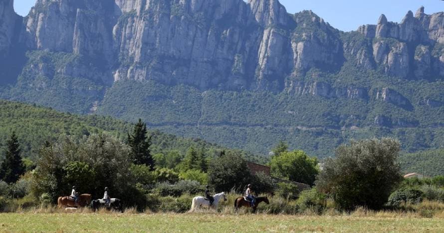 Ruta a caballo por el Parque Natural de Montserrat y visita al rancho