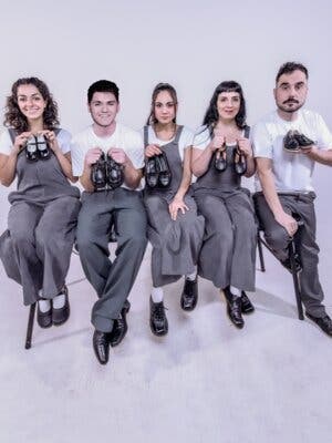 Quién escondió los zapatos negros?