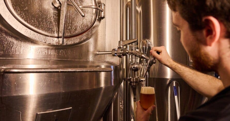 Taller de tiraje de cerveza en fábrica Moritz