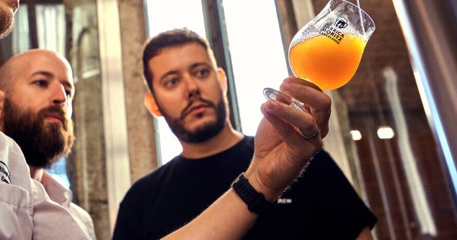 Taller de tiraje de cerveza en fábrica Moritz