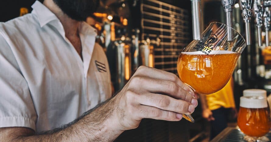 Taller de tiraje de cerveza en fábrica Moritz