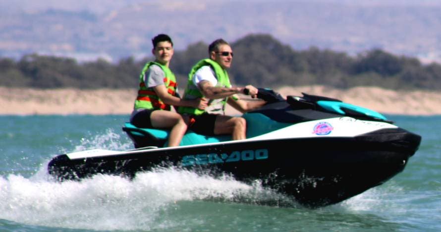 Excursión a Tabarca en moto de agua de 2 horas con almuerzo