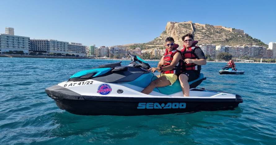 Excursión a Tabarca en moto de agua de 2 horas con almuerzo