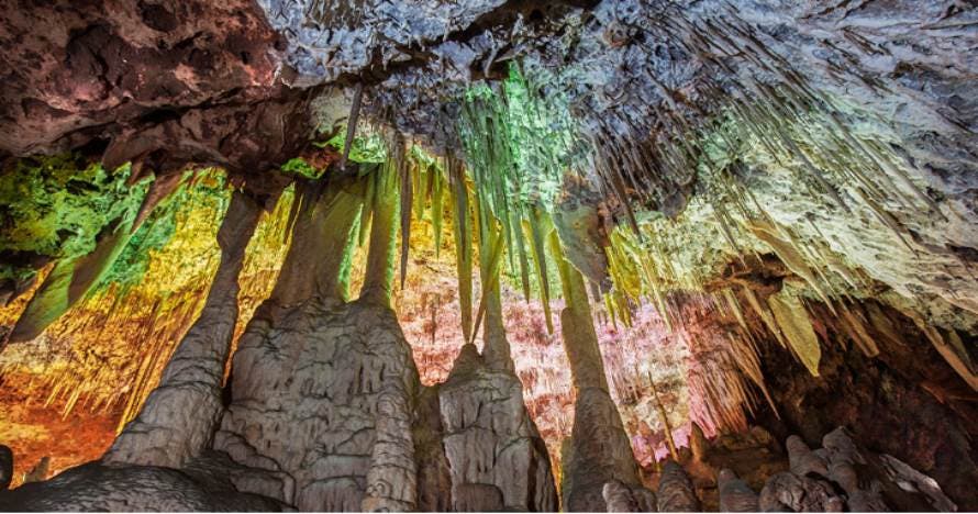 Dinosaurland y Cuevas del Hams
