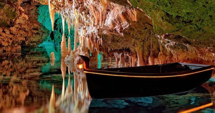Dinosaurland y Cuevas del Hams