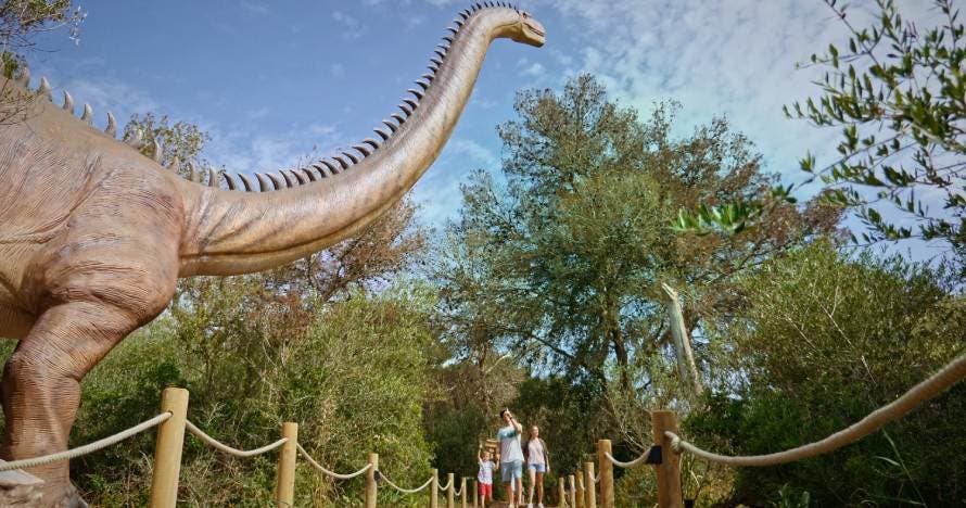 Dinosaurland y Cuevas del Hams