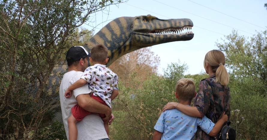 Dinosaurland y Cuevas del Hams