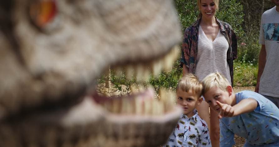 Dinosaurland y Cuevas del Hams