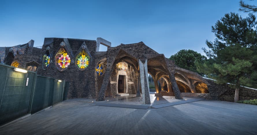 Colònia Güell - Visita a la Cripta y la Colonia Güell con audioguía