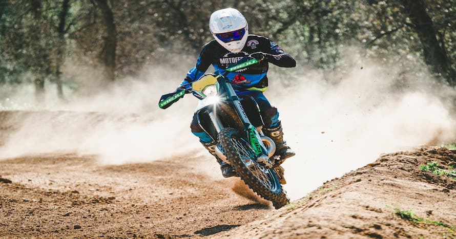 ¡Pilota una moto de Motocross en circuito!