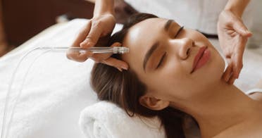 Limpieza facial profunda con aparatologa