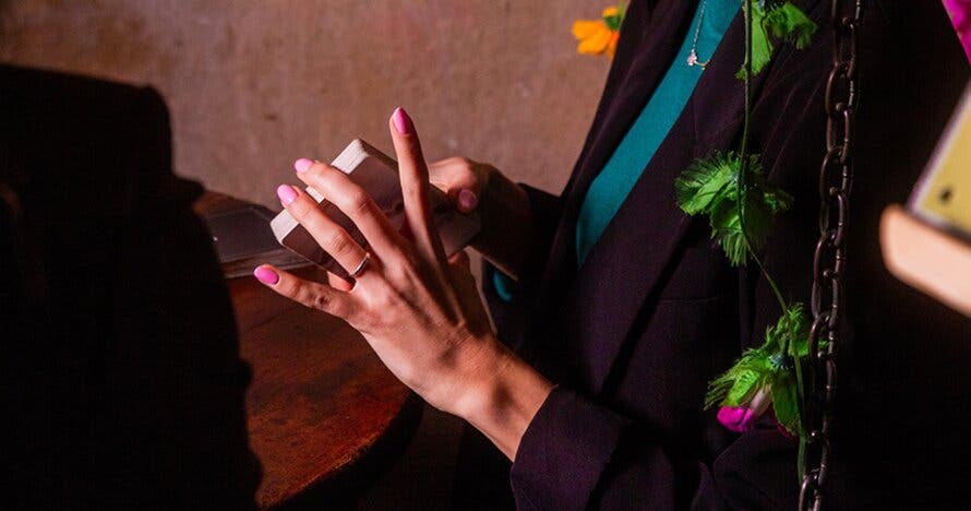 Tarot botánico con cocktail y bao opcional en Jardinet d Aribau