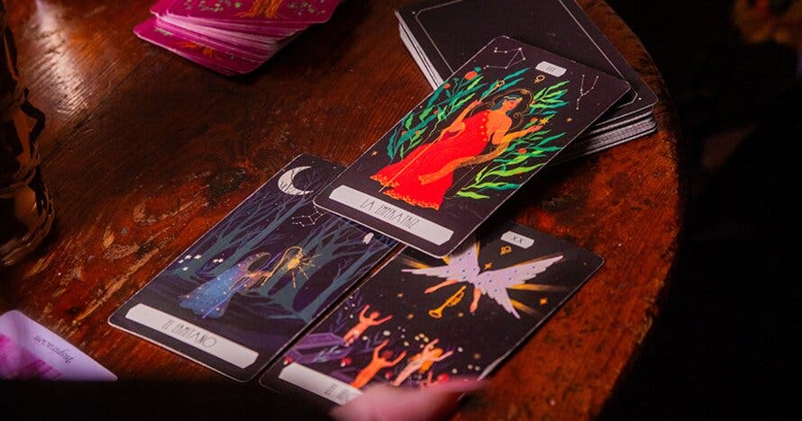 Tarot botánico con cocktail y bao opcional en Jardinet d Aribau