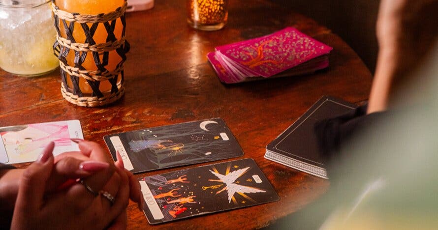 Tarot botánico con cocktail y bao opcional en Jardinet d Aribau