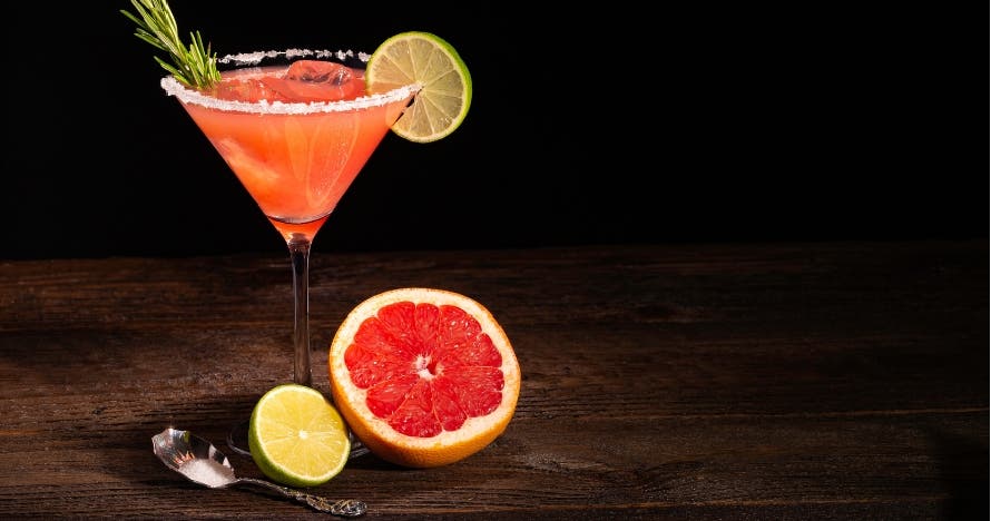Tarot botánico con cocktail y bao opcional en Jardinet d Aribau