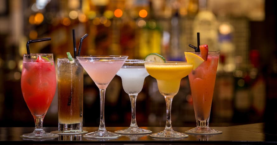 Tarot botánico con cocktail y bao opcional en Jardinet d Aribau
