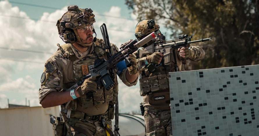 Partida airsoft en una ciudad en ruinas + Equipación