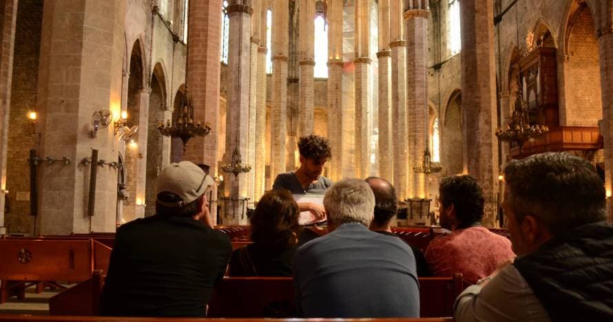 Descubre la Basílica Santa María del Mar y sus terrazas en el Born