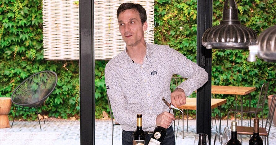 Cata de 4 vinos personalizada con queso en Hotel Praktik Vinoteca