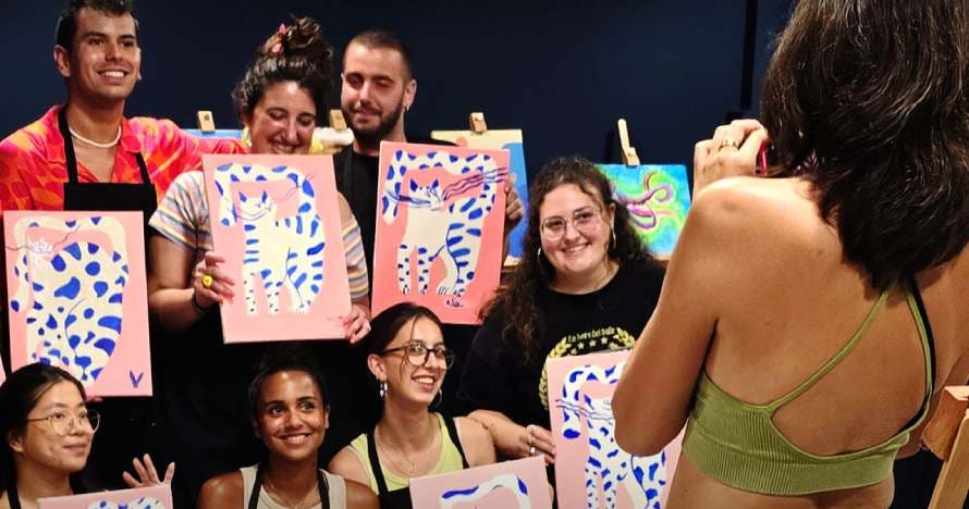 Taller de pintura acrílica o fluorescente con barra libre de vino