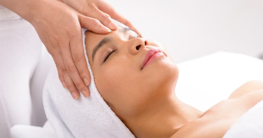 Tratamiento limpieza facial profunda con hydrafacial