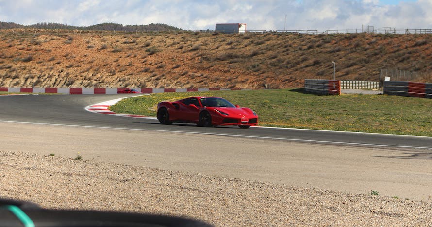 Conduce un  F488, un Lamborghini Huracán EVO o Lamborghini Huracán EVO