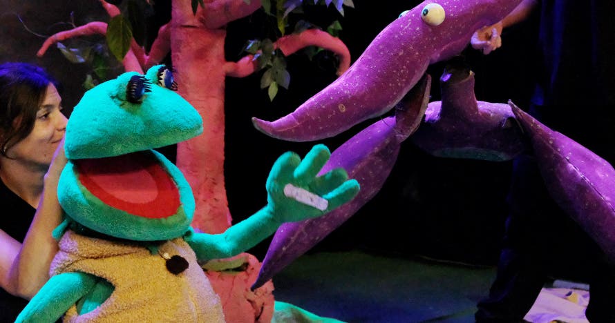 Una rana y los dinos (Teatro para bebés)