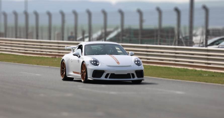 Conduce un Porsche 992 GT3 (510cv)