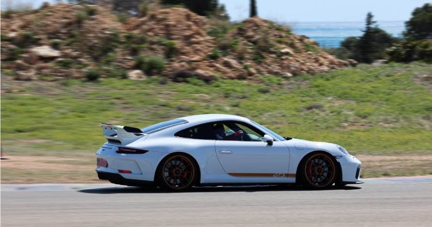 Conduce un Porsche 992 GT3 (510cv)