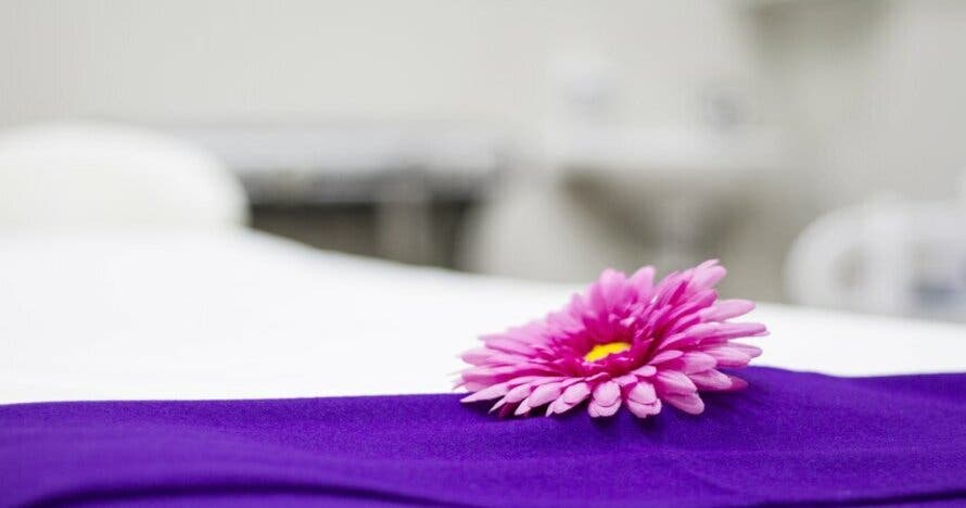 Masaje relajante en pareja con aromaterapia