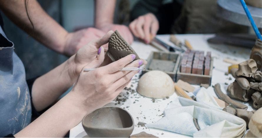 Taller de cerámica con vino ilimitado Tiwona Cerámica