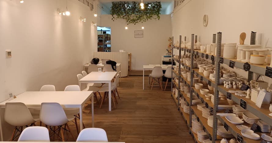 Cerámica y vino: taller de pintura en cerámica con 2 copas de vino