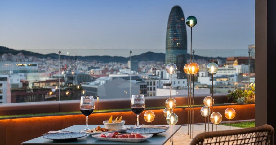 Circuito spa y copa en rooftop en hotel Sallés Pere IV
