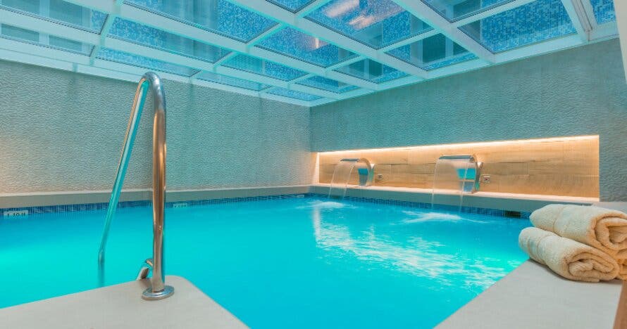 Circuito spa, masaje 25 minutos y copa rooftop en hotel Sallés Pere IV