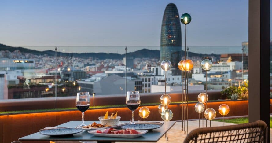 Circuito spa, masaje 25 minutos y copa rooftop en hotel Sallés Pere IV