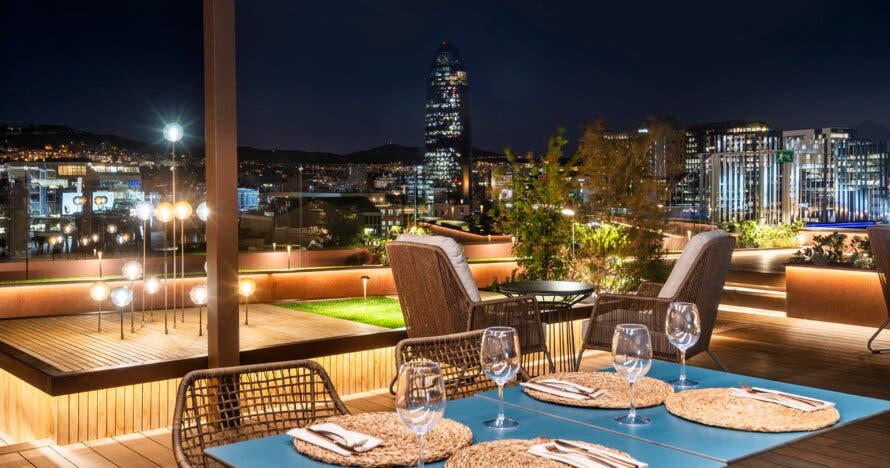 Circuito spa, masaje 25 minutos y copa rooftop en hotel Sallés Pere IV