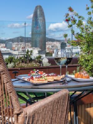 Circuito spa, masaje 25 minutos y copa rooftop en hotel Sallés Pere IV